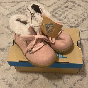 NWT- toddler boots in Pink